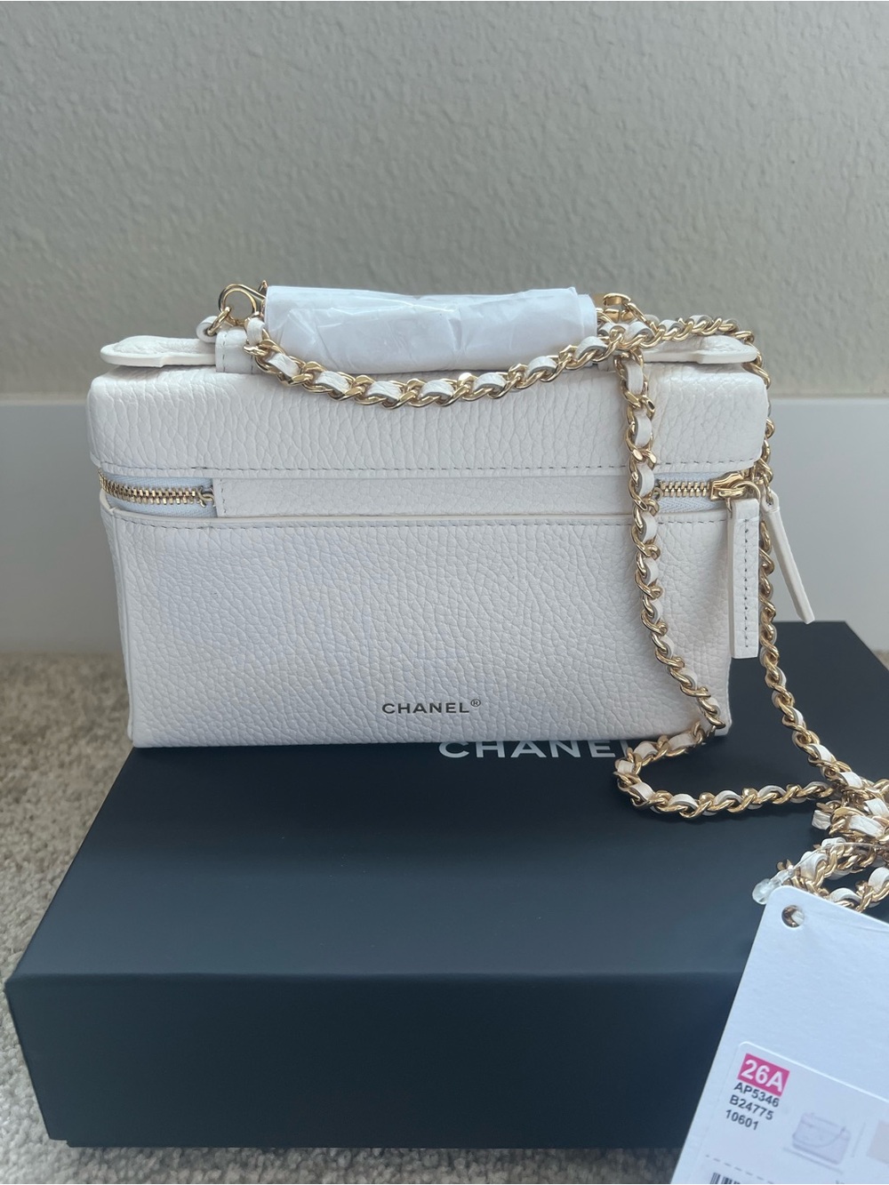 Chanel 26A slim vanity white with gold hardware - Picture 4 of 4